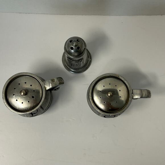 Vintage 1970's Wilton Armetale Plough Tavern Pot Belly Salt Pepper Toothpick Set - Picture 2 of 10